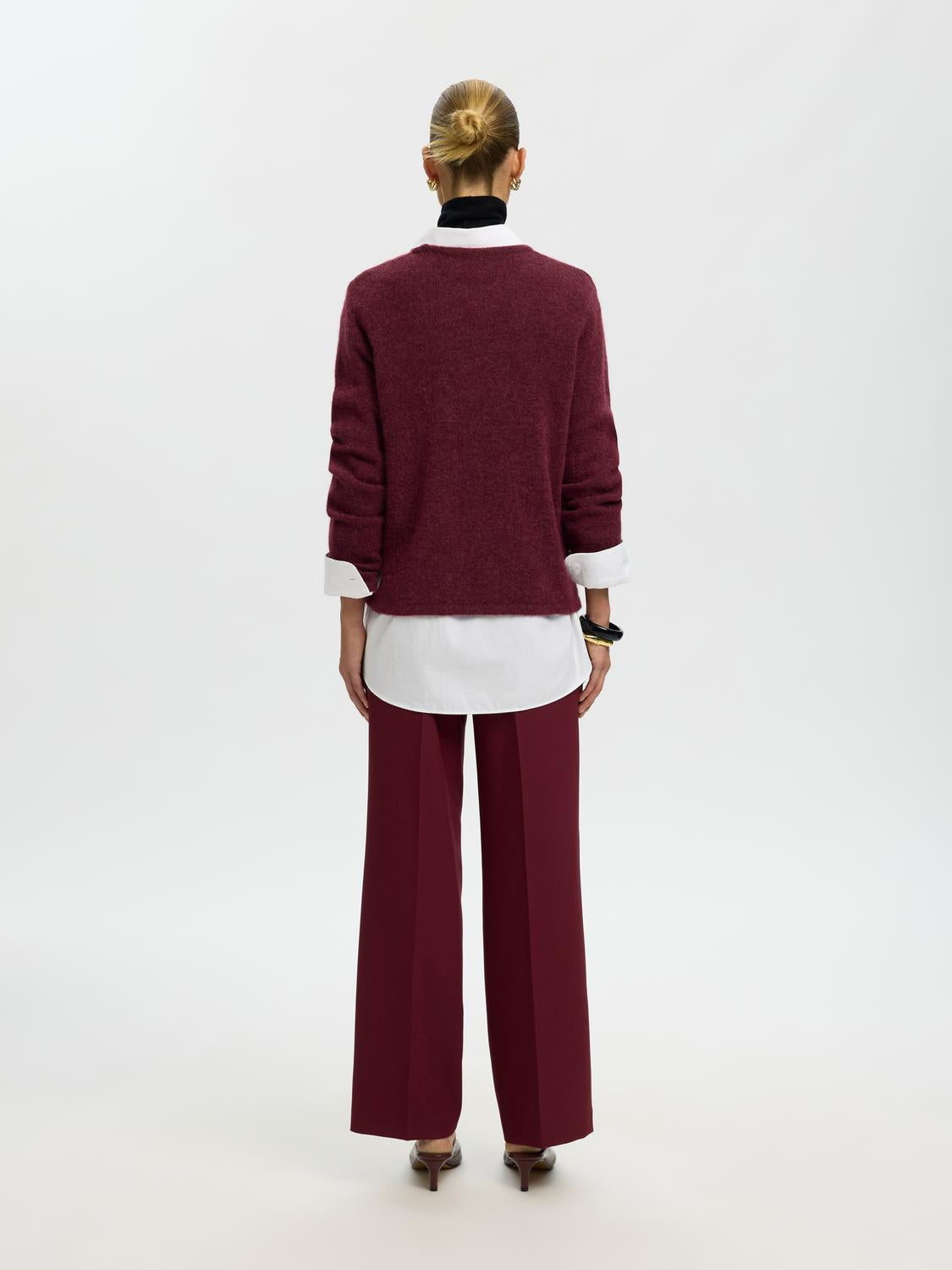 model_shot-back